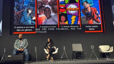 Rahul Purini e Gita Rebbapragada durante o Unlock CCXP24 (Divulgação/Crunchyroll)