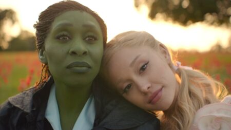 Cynthia Erivo e Ariana Grande em Wicked (Reprodução)