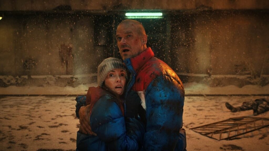 Stranger Things: David Harbour promete um final comovente e satisfatório Winona Ryder e David Harbour em Stranger Things (Reprodução / Netflix)