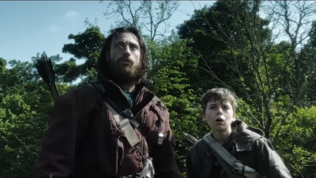 Aaron Taylor-Johnson e Alfie Williams em Extermínio: A Evolução / Reprodução / Sony Pictures)