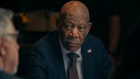 Morgan Freeman explica por que está estrelando uma série pela primeira vez Morgan Freeman em Lioness (Reprodução / Paramount+)