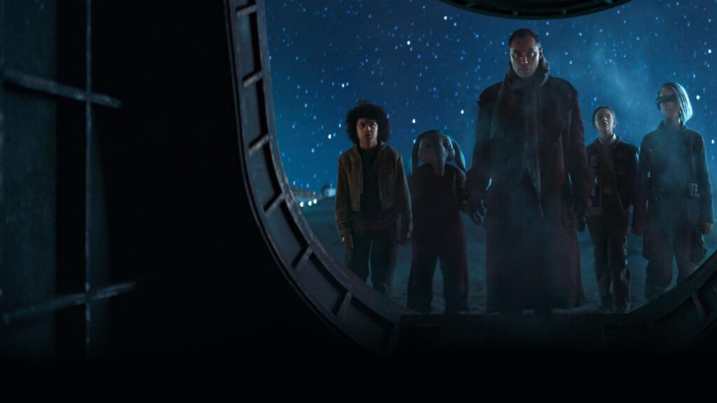 Primeiras impressões de Star Wars: Skeleton Crew são positivas Jude Law, Kyriana Kratter, Ravi Cabot-Conyers, Ryan Kiera Armstrong, e Robert Timothy Smith em Skeleton Crew (Reprodução / Disney+)
