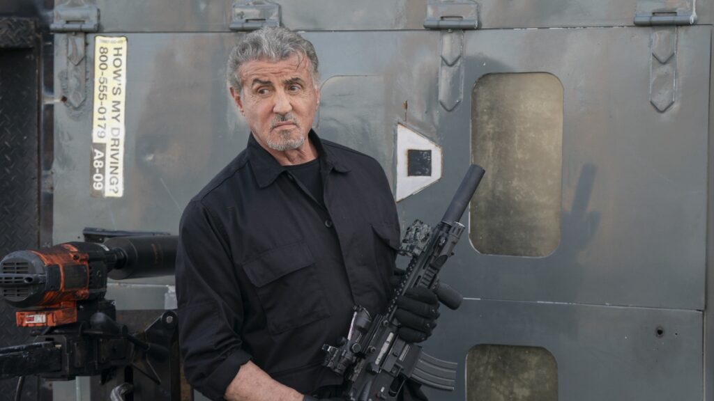 Sylvester Stallone está de volta à ação com Blindado, assista ao trailer Sylvester Stallone como Rook em Blindado (Reprodução / Imagem Filmes)