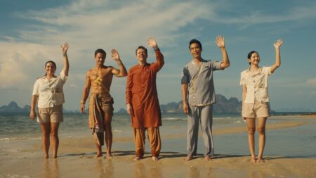 Dom Hetrakul, Morgana O'Reilly, Christian Friedel, Arnas Fedaravicius, e Lalisa Manoban em The White Lotus (Reprodução / HBO)