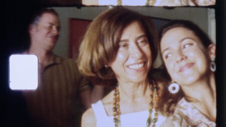 Fernanda Torres como Eunice Paiva e Camila Márdila como Dalal Achcar em Ainda Estou Aqui (Divulgação)