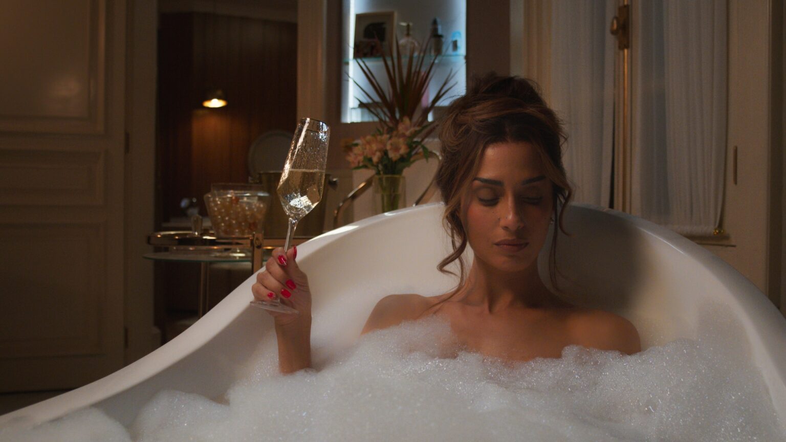 Beleza Fatal: Quem é Lola por Camila Pitanga Camila Pitanga como Lola em Beleza Fatal (Divulgação / Max / Pivô Audiovisual)