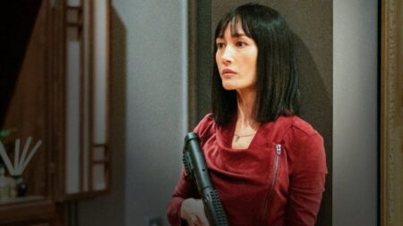 Maggie Q como Anna em A Profissional (Reprodução)