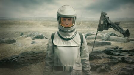 Dois novatos em Silo terão maior participação na 3ª temporada Rebecca Ferguson como Juliette Nichols em Silo (Divulgação / Apple TV+)