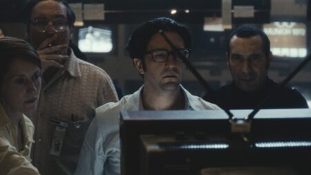 Setembro 5, filme indicado ao Oscar, está disponível para assistir em casa John Magaro como Geoffrey Mason em Setembro 5 (Reprodução / Paramount Pictures)