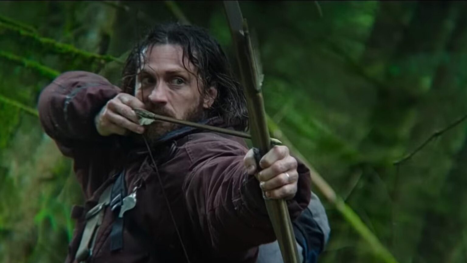 Aaron Taylor-Johnson está em fuga em nova imagem de Extermínio: A Evolução Aaron Taylor-Johnson como Jamie em Extermínio: A Evolução (Reprodução)