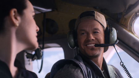 Ameaça no Ar com Mark Wahlberg e direção de Mel Gibson ganha trailer