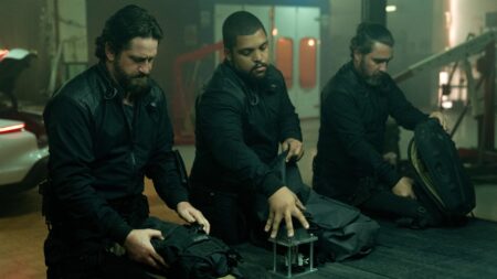 Lionsgate já está trabalhando em Covil de Ladrões 3 Gerard Butler como Big Nick e O'Shea Jackson Jr. como Donnie em Covil de Ladrões 2 (Reprodução / Diamond Films)