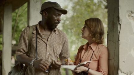 Cyril Gueï e Irène Jacob em Encontro com o Ditador (Reprodução / Pandora Filmes)