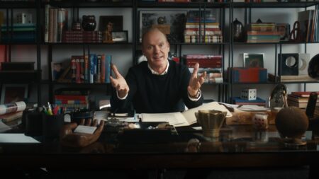 Michael Keaton como Andy Goodrich em Pai do Ano (Reprodução / Diamond Films)