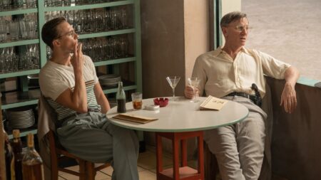 Daniel Craig como William e Drew Starkey como Eugene em Queer (Reprodução)