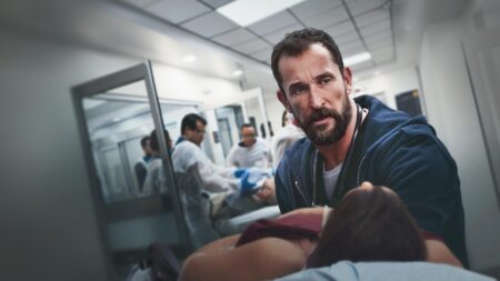 Noah Wyle como Dr. Michael em The Pitt (Divulgação / Max)