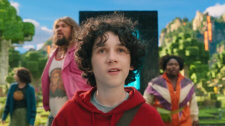 Sebastian Eugene Hansen como Henry em Um Filme Minecraft (Reprodução / Warner Bros.)