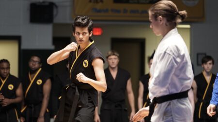Xolo Maridueña como Miguel Diaz em Cobra Kai (Reprodução / Netflix)