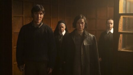 Cillian Murphy e Zara Devlin em Pequenas Coisas Como Estas (Divulgação / O2 Play)