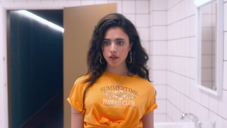 Margaret Qualley pode interpretar Vampira no MCU, aponta rumor Margaret Qualley como Sue em A Substância (Reprodução / Metropolitan Filmexport)