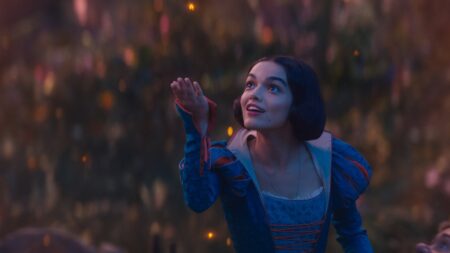 Rachel Zegler aborda reação do público ao live-action de Branca de Neve Rachel Zegler como Branca de Neve em Branca de Neve (Reprodução / Disney)