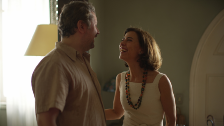 Selton Mello como Rubens Paiva e Fernanda Torres como Eunice Paiva em Ainda Estou Aqui (Reprodução / Sony Pictures)