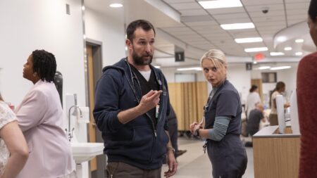 Noah Wyle como Dr. Michael 'Robby' Robinavitch em The Pitt (Divulgação / Max)