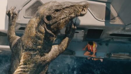 Jurassic World: Recomeço pode ser o filme mais assustador da franquia Espinossauro em Jurassic World: Recomeço (Reprodução / YouTube)