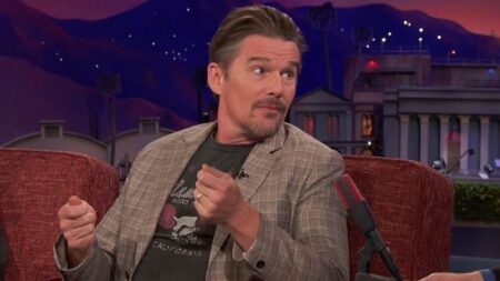 Ethan Hawke acha loucura escalar atores com base no número de seguidores Ethan Hawke em Conan (Reprodução)