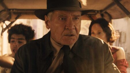 Harrison Ford fala sobre o fracasso de Indiana Jones 5 Harrison Ford como Indiana Jones em Indiana Jones e a Relíquia do Destino (Reprodução / Disney)
