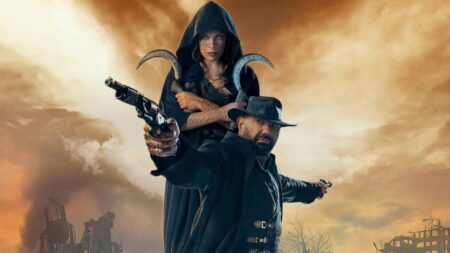 Milla Jovovich como Gray Alys e Dave Bautista como Boyce em Nas Terras Perdidas (Divulgação)