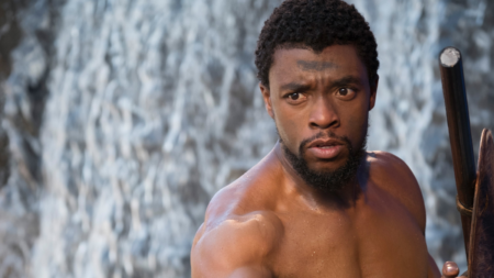 Chadwick Boseman como T'Challa em Pantera Negra (Reprodução / Marvel Studios)