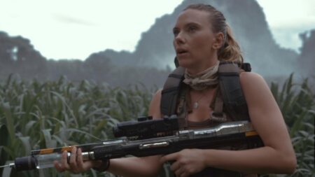 Trailer de Jurassic World: Recomeço apresenta um novo híbrido Scarlett Johansson como Zora Bennett em Jurassic World: Recomeço (Reprodução / Universal Pictures)