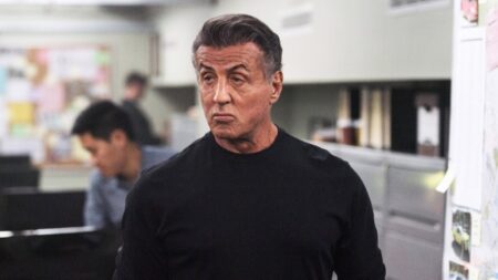 Sylvester Stallone como Sykes em Memória de um Crime (Reprodução)