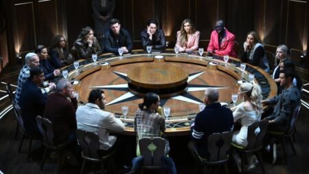 Descubra as estreias de março no Universal+ The Traitors (Divulgação / Universal+)