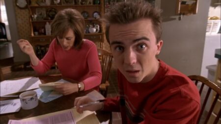 Jane Kaczmarek como Lois e Frankie Muniz como Malcolm em Malcolm (Reprodução / Fox)