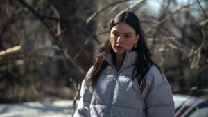 Isis Valverde como Bridgette em Código Alarum (Reprodução / Imagem Filmes)