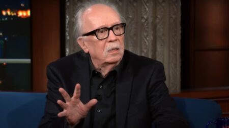 John Carpenter adoraria dirigir novamente, mas com uma condição John Carpenter (Reprodução / YouTube)