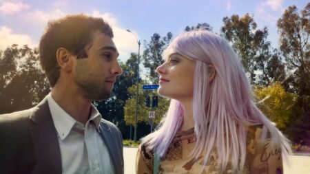 Matilda Price como June e Luke Stanton Eddy como John em June e John (Reprodução / Diamond Films)
