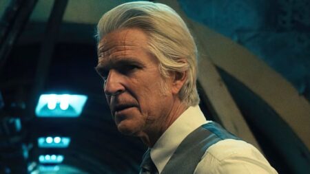 Mathew Modine como Dr. Martin Brenner em Stranger Things (Reprodução / Netflix)