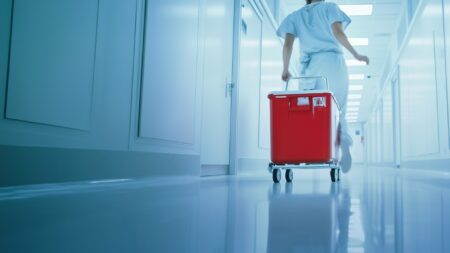Série que mostra como funciona o sistema de transplantes no Brasil estreia esta semana na Max Operação Transplante (Divulgação / Max)