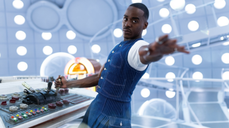 Ncuti Gatwa como Doutor em Doctor Who (Reprodução / Disney)