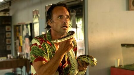 Walton Goggins como Rick Hatchett em The White Lotus (Reprodução / HBO)