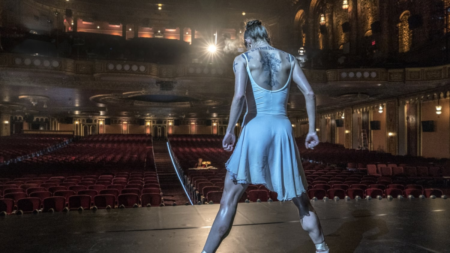 Bailarina: Do Universo de John Wick ganha imagens inéditas Ana de Armas em Bailarina: do Universo de John Wick (Reprodução / Lionsgate)