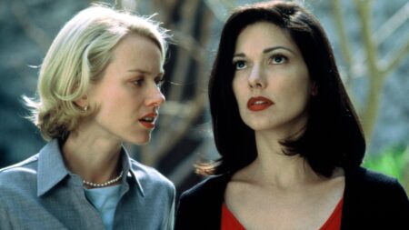Confira o novo trailer de Cidade dos Sonhos restaurado em 4k Laura Harring como Rita e Naomi Watts como Betty em Cidade dos Sonhos (Reprodução)