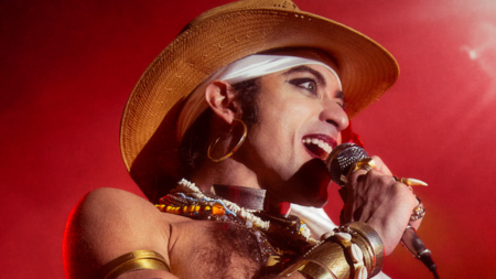 homem com h paris filmes divulga cartaz inedito da cinebiografia de ney matogrosso