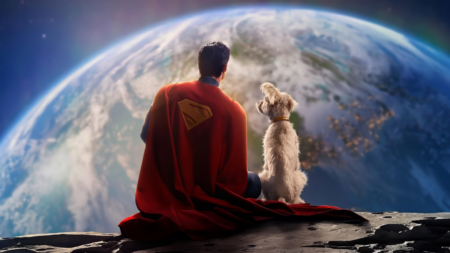James Gunn e Peter Safran pretendem lançar três projetos da DC por ano David Corensweet como Superman (Divulgação / Warner. Bros.)