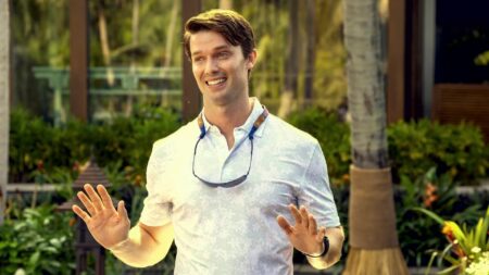 Patrick Schwarzenegger como Saxon Ratliff em The White Lotus (Reprodução / HBO)