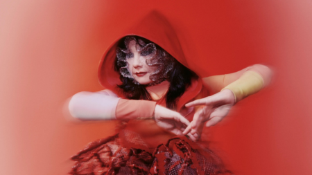 Rede de cinemas exibe show da turnê Cornucópia de Björk Rede de cinemas exibe show da turnê Cornucópia de Björk