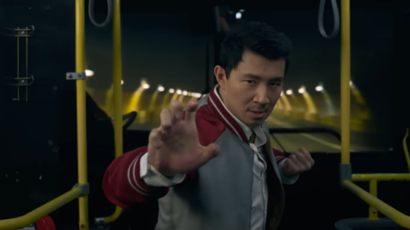 Simu Liu fala sobre a possibilidade de aparecer em Homem-Aranha 4 como Shang-Chi Simu Liu como Shang-Chi em Shang-Chi e a Lenda dos Dez Anéis (Reprodução / Marvel)